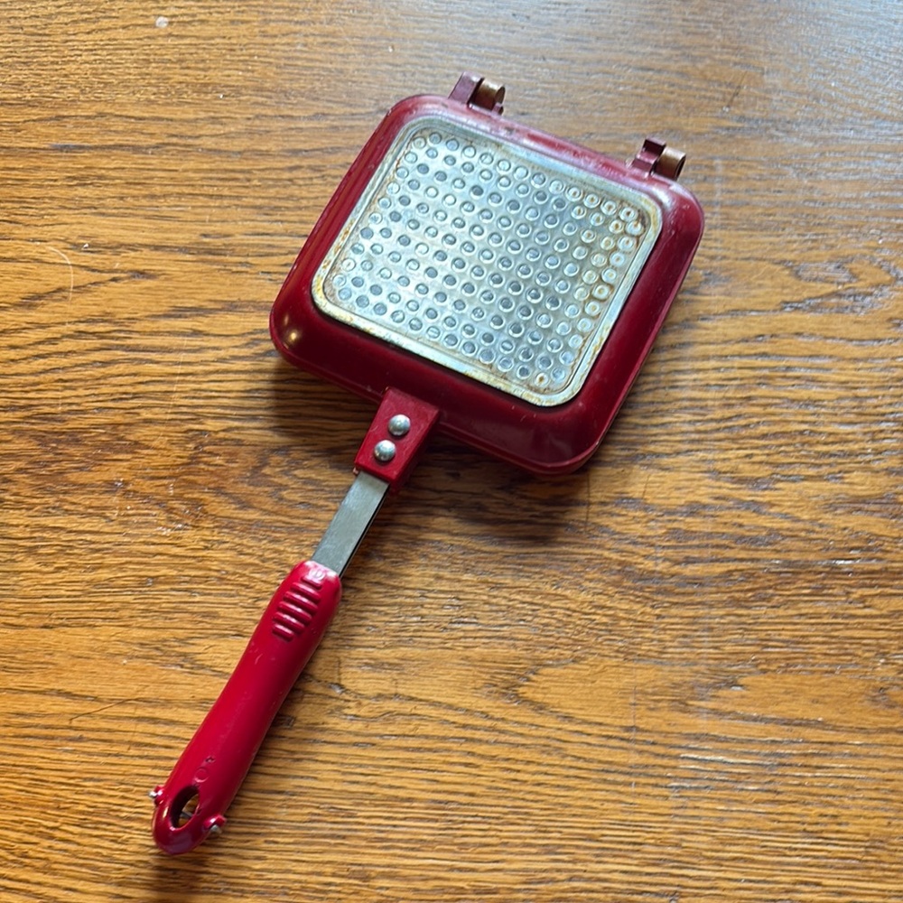 Red Copper Flipwich Stovetop Panini Sandwich Maker – Perfect for Camping & Tail